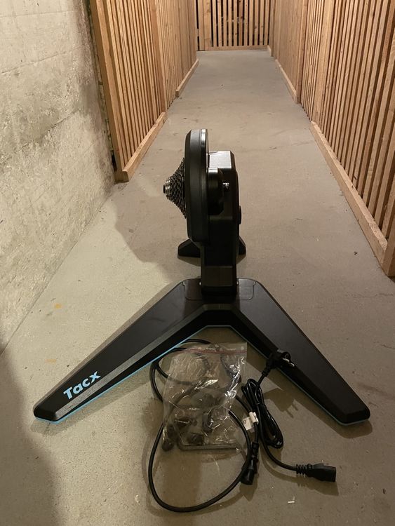 Home Trainer Tacx Flux Smart (D'occasion) à La Chaux-de-Fonds - Main Image