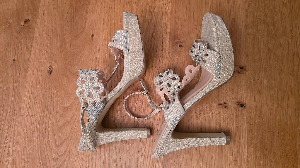 Scarpe da donna: Menbur High Heels/Sandaletten, Gr. 40 – Nuovo (secondo la descrizione) da St. Gallen venduto da Edenbaum 1