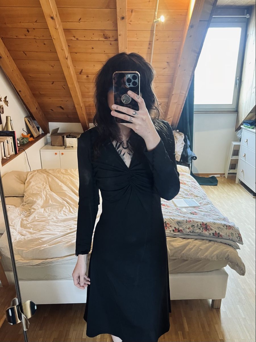 Kleider: ROBE NOIRE EXTENSIBLE TWIST DÉCOLLETÉ M/L/XL – Gebraucht aus Fribourg von alex_afs 1