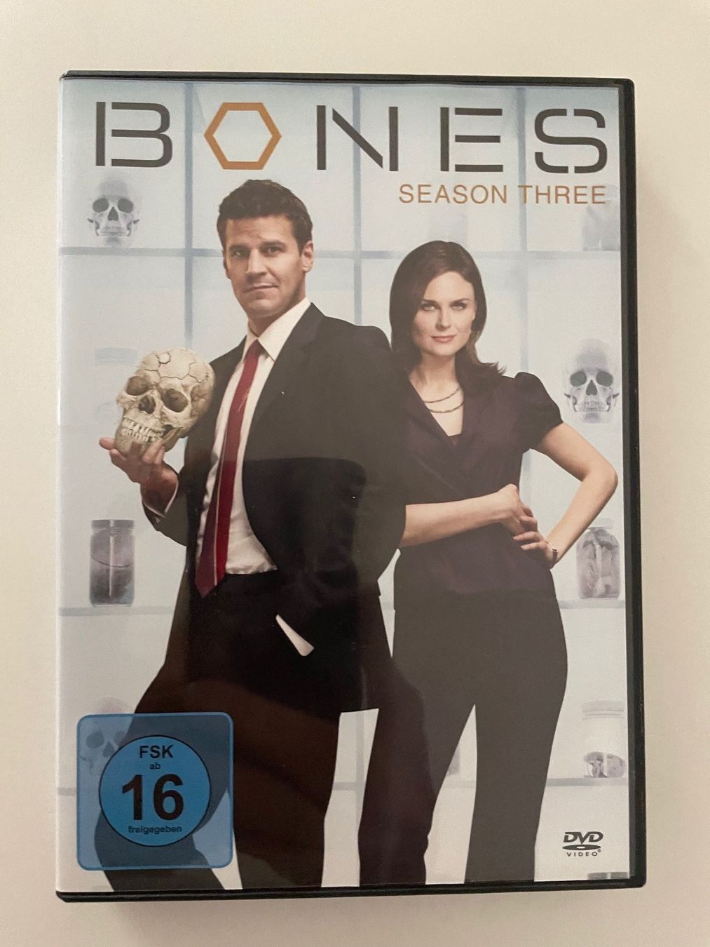 Tutti i DVDs: Bones - Season 3 – Nuovo (secondo la descrizione) da Riehen venduto da M.S.DVD 3