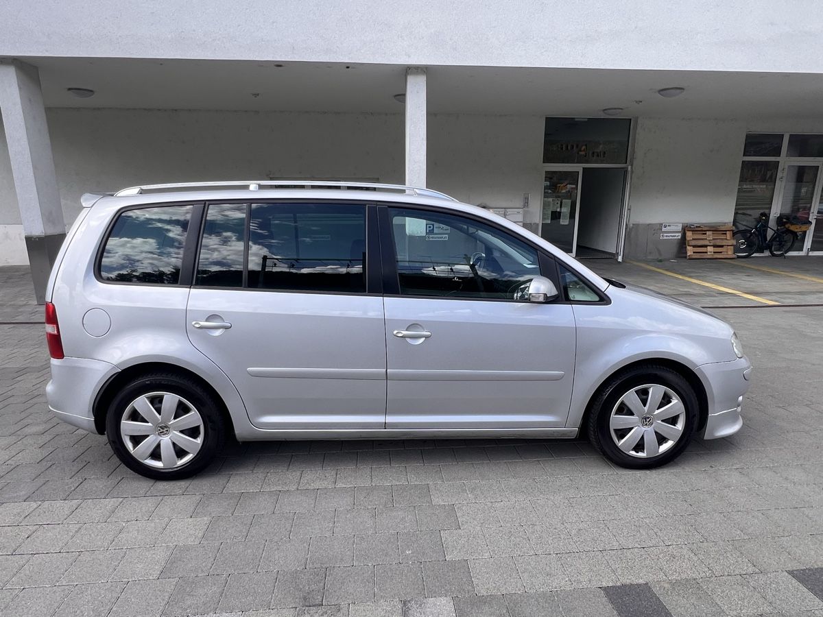 VW Automobili: VW Touran 2.0 TDI  – Usato da Liestal venduto da EL_RA94 1