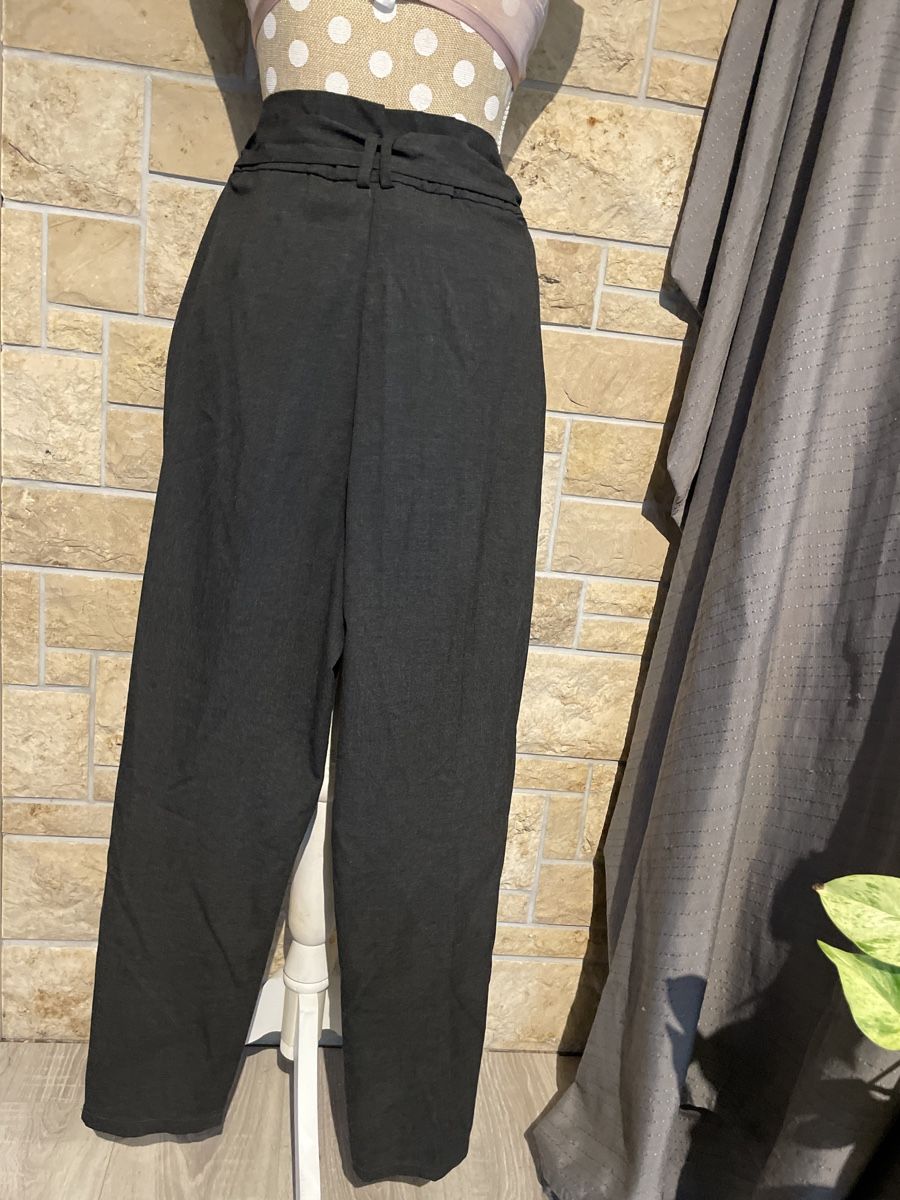 H&M Lotti di vestiti: Kleiderpacket SommerBluse Blumenmuster Gr.M schickeHose Gr38 – Usato da Henggart venduto da Engelsi 5