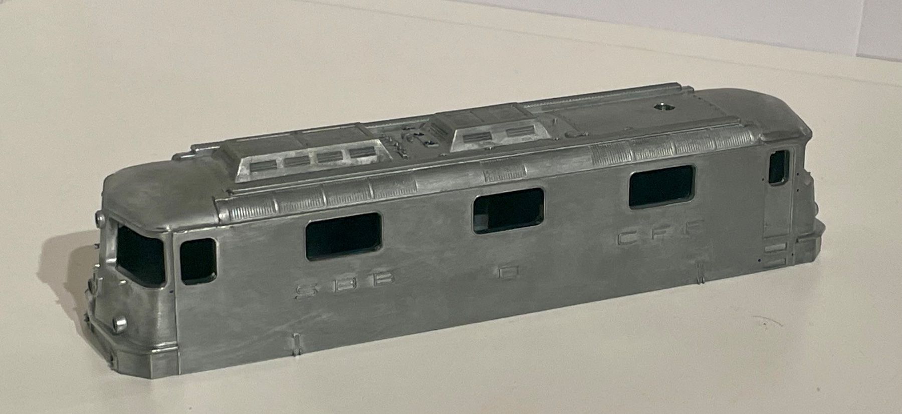 Hag Modelleisenbahnen: HAG Gehäuse SBB Re 4/4 II Alte Generation   - nicht lackiert – Neu (gemäss Beschreibung) aus Freienbach von Lehcim