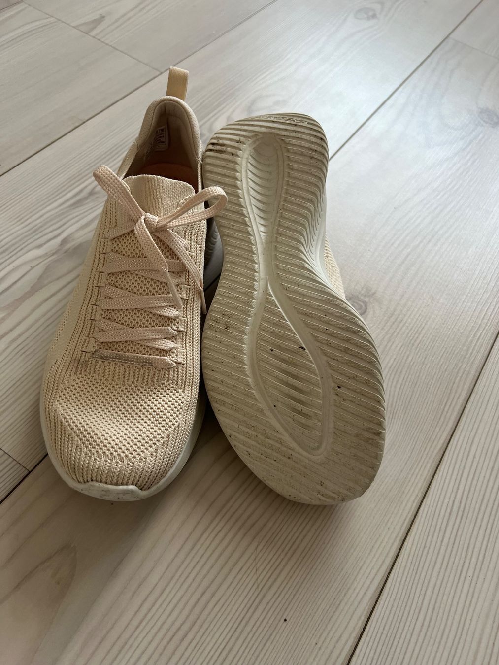 Skechers Chaussures femmes: Sneaker von Skechers – D'occasion à Dübendorf par geiserfamily 1