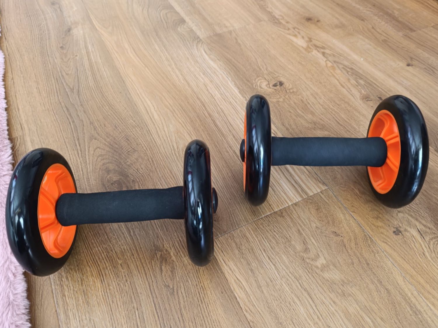 Hometrainer: Bauchtrainer, 2 Rollen, Fitnessgerät – Usato da Silvaplana venduto da Suomi3101 2