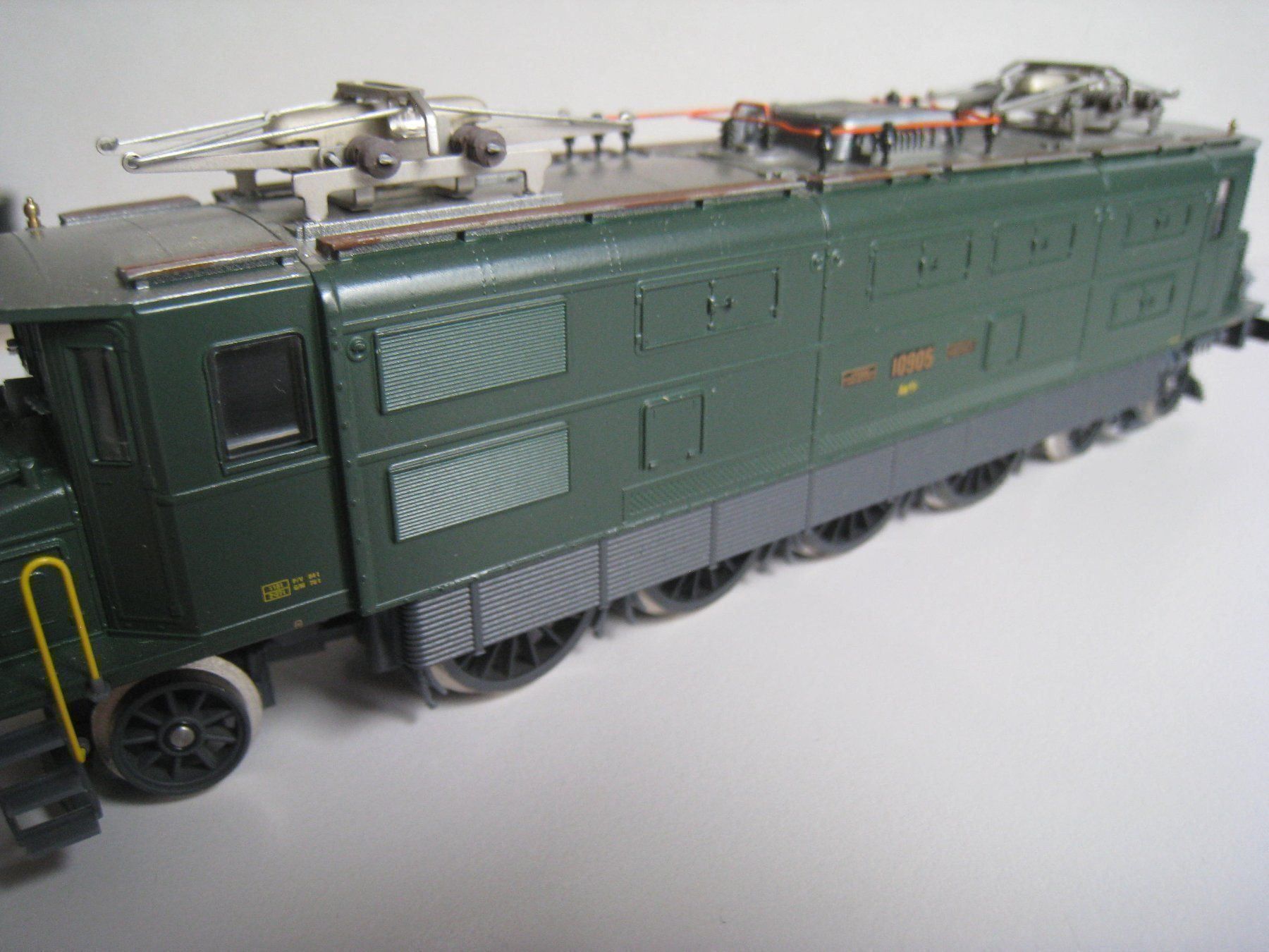 Hag Modellini di ferrovie: Hag Ae 4/7 10905 Analog, 2 Panto, 139 – Nuovo (secondo la descrizione) da Buchs ZH venduto da swiss-train 4