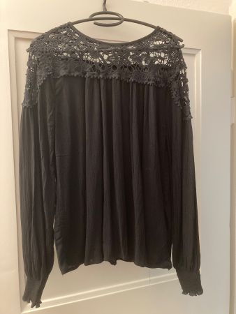 Schwarze Bluse mit Spitze, Grösse S - M