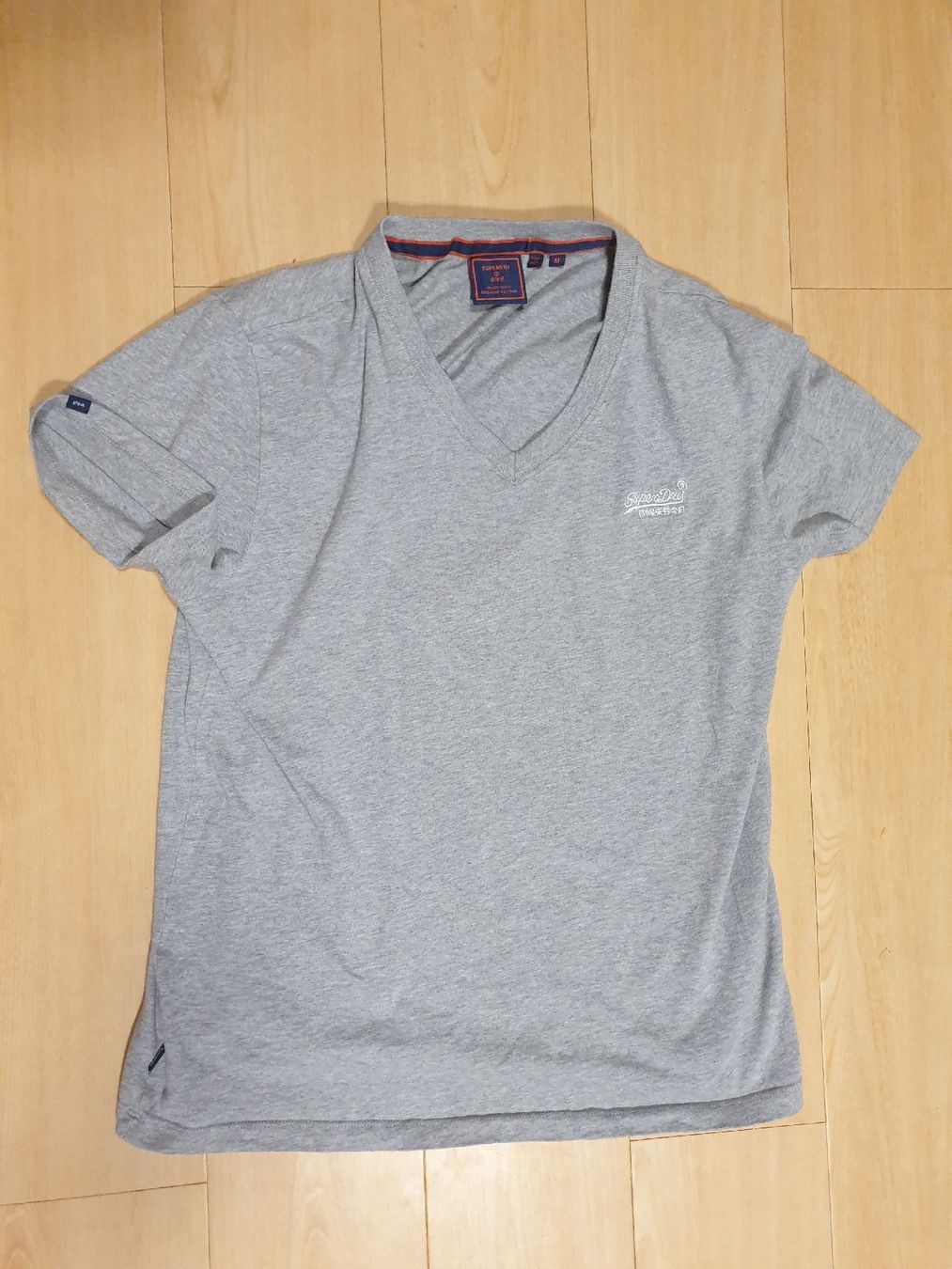 Superdry T-Shirts: Superdry Herren T-Shirt Grau Gr. M – Gebraucht aus Val D Illiez von SnowRoof 1