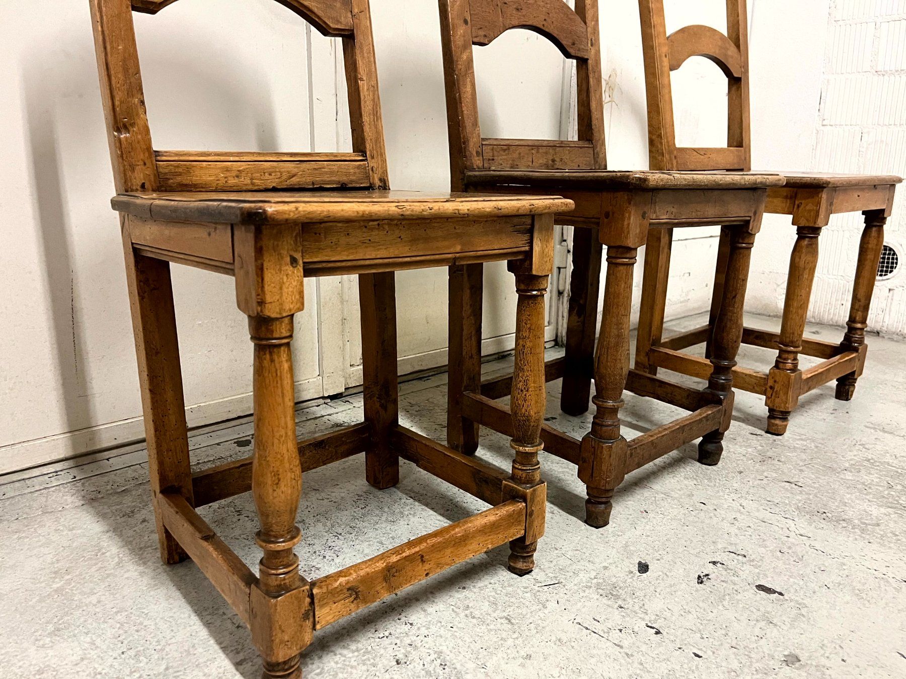 Sedie: 3 Walliser Chaletstühle mit Originalpatina – Usato da Seftigen venduto da tom713 2