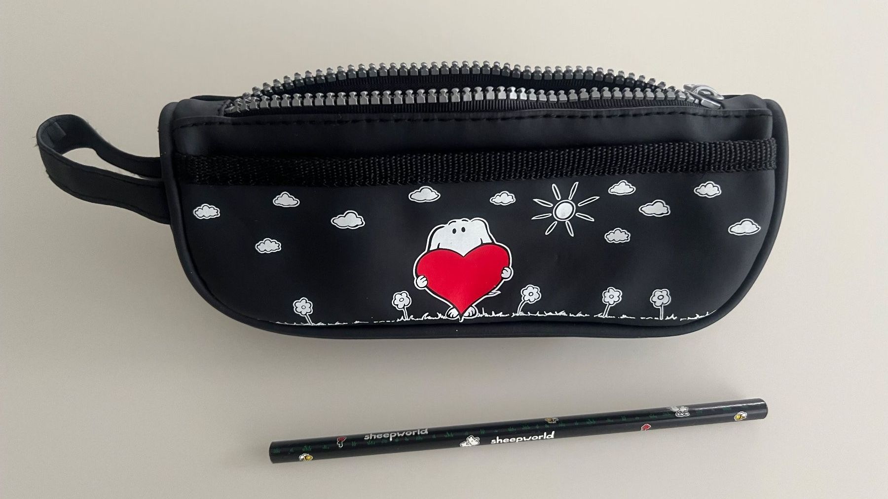 Altro in Scrittura & Disegno: Sheepworld Etui mit Sheepworld Bleistift – Nuovo (secondo la descrizione) da Kehrsatz venduto da Louvitesse 1