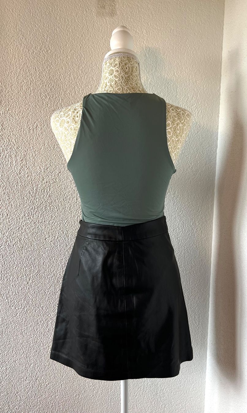 Top: Salbei Green Body – Usato da Otelfingen venduto da houseofstae 1