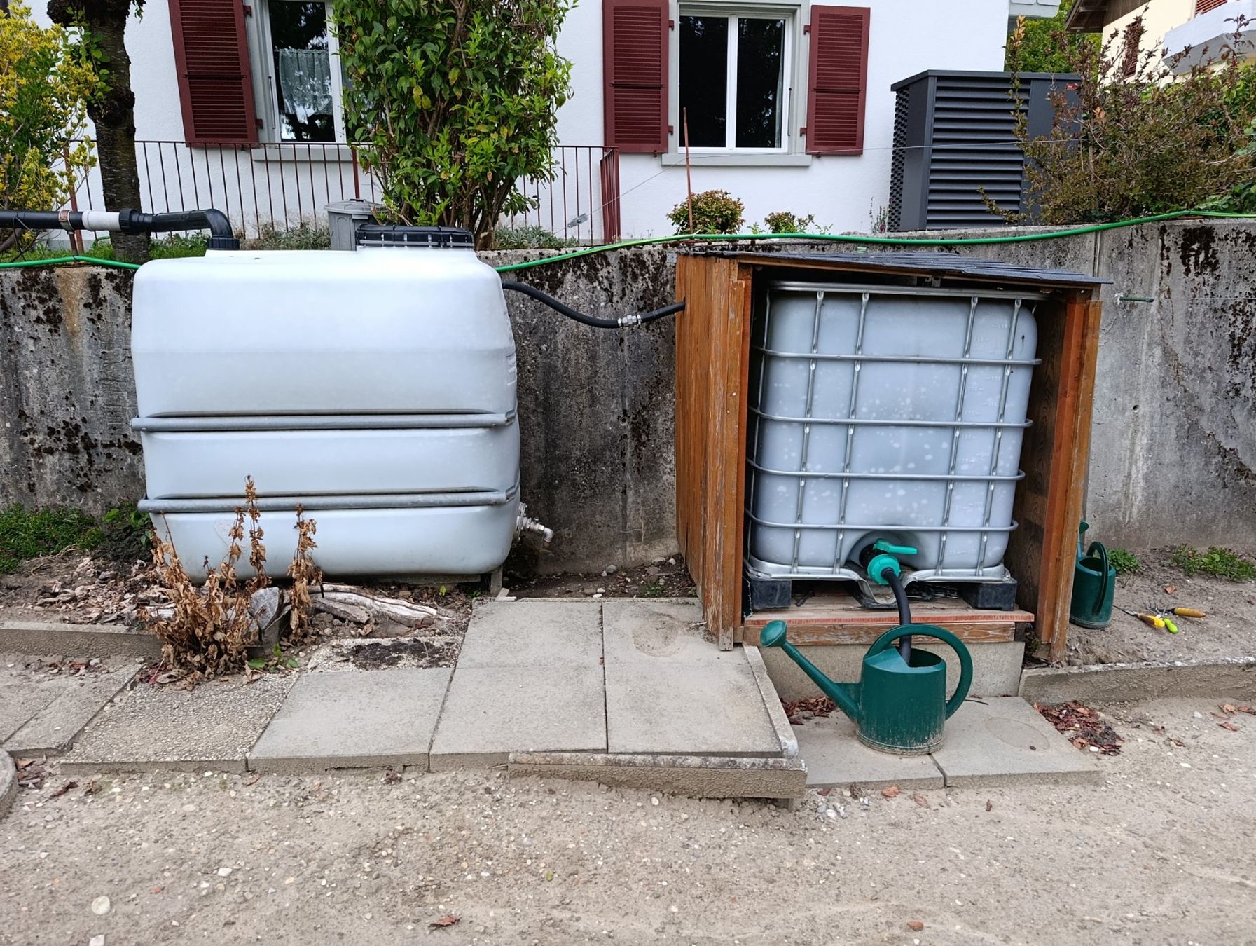 Tränken & Tröge: Wassertank 1100 Liter und 1000 Liter – Gebraucht aus Ins von variable