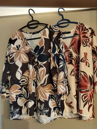 2 Damen Blusen Today Blumenmuster Grösse M
