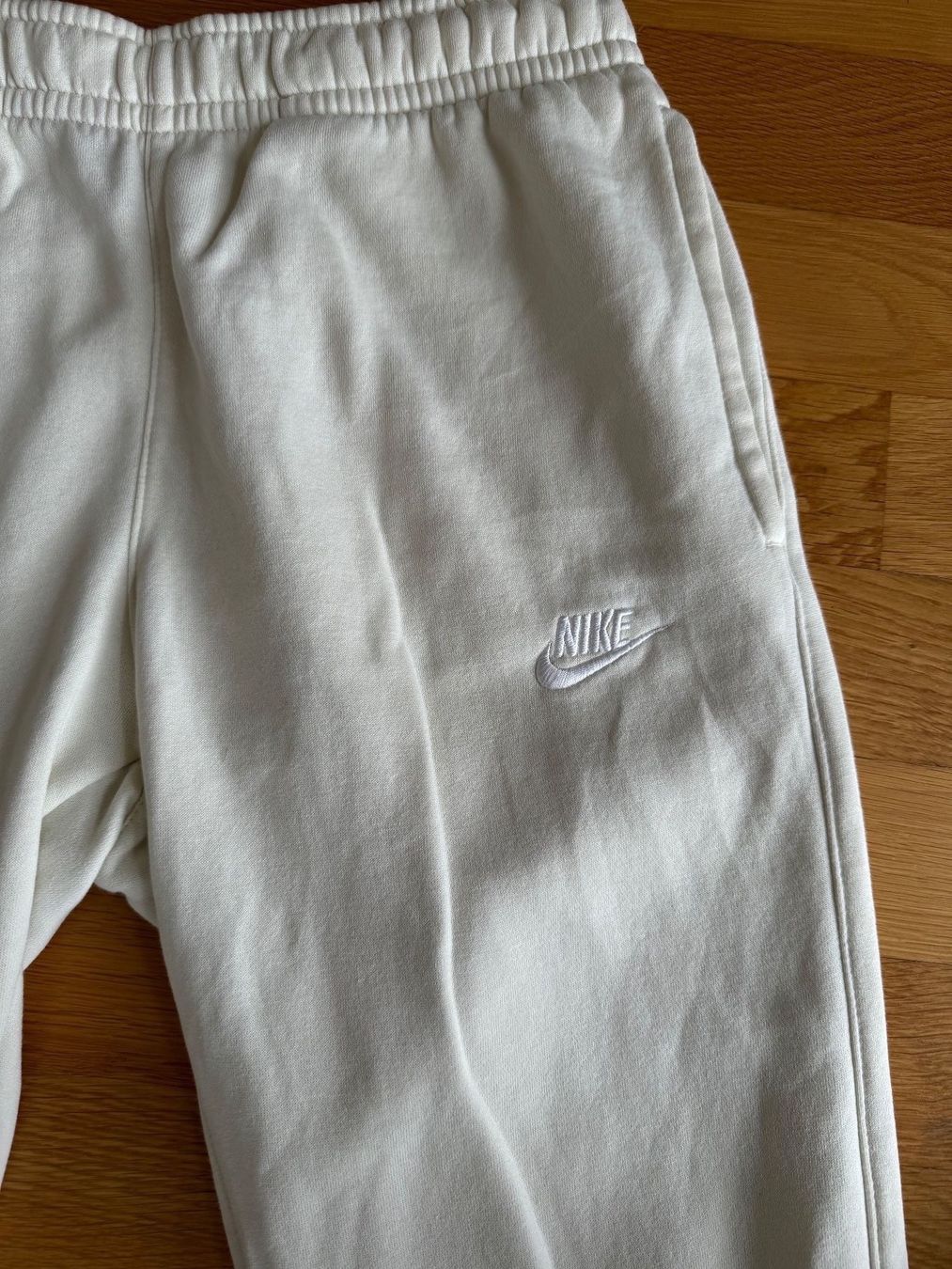 Nike Hosen: Nike jogging hose creme farbe – Neu (gemäss Beschreibung) aus Lengnau AG von AJ2001 1