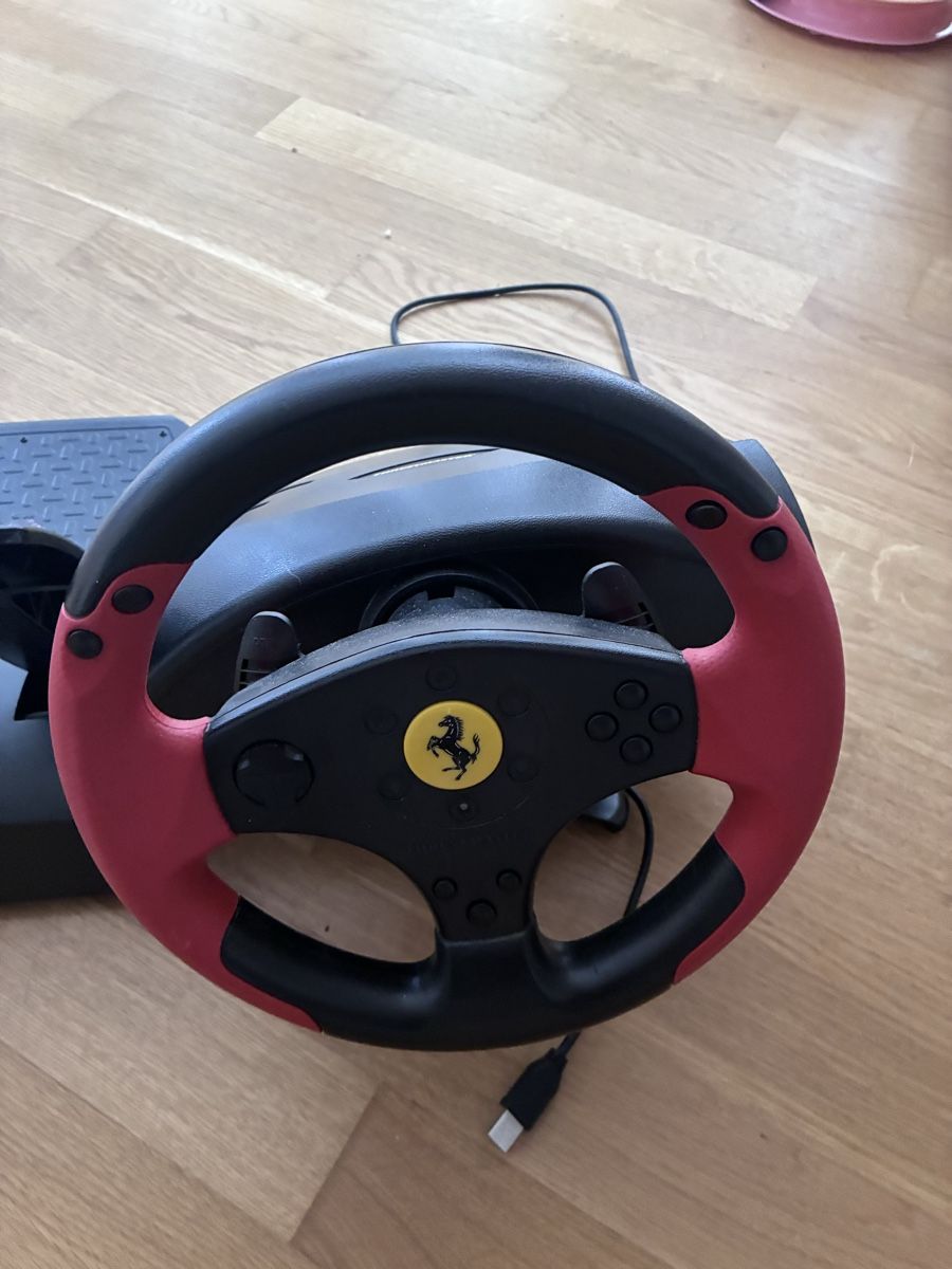 Thrustmaster Controller: Thrustmaster Ferrari Lenkrad mit Pedalen gebraucht – Usato da Chur venduto da Pascal_gk 1