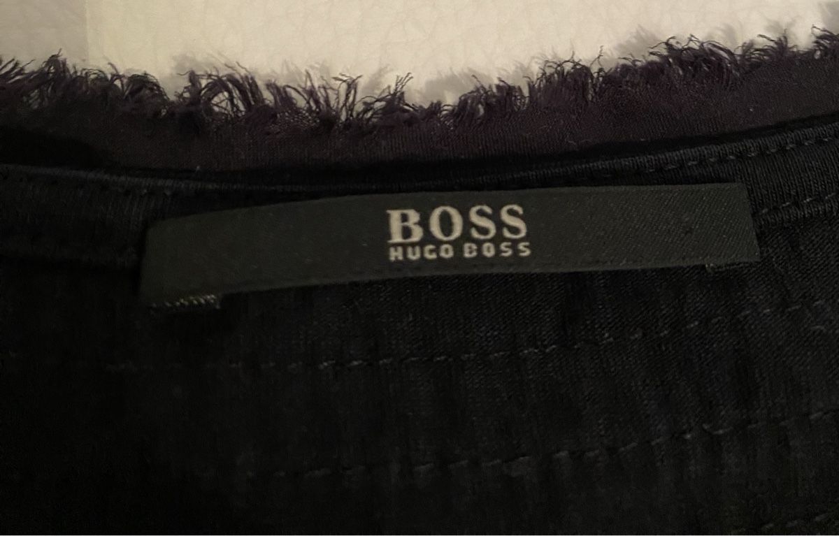 Hugo Boss T-Shirts: Hugo Boss Tshirt 🌸 – Gebraucht aus Opfikon von Luis144 1