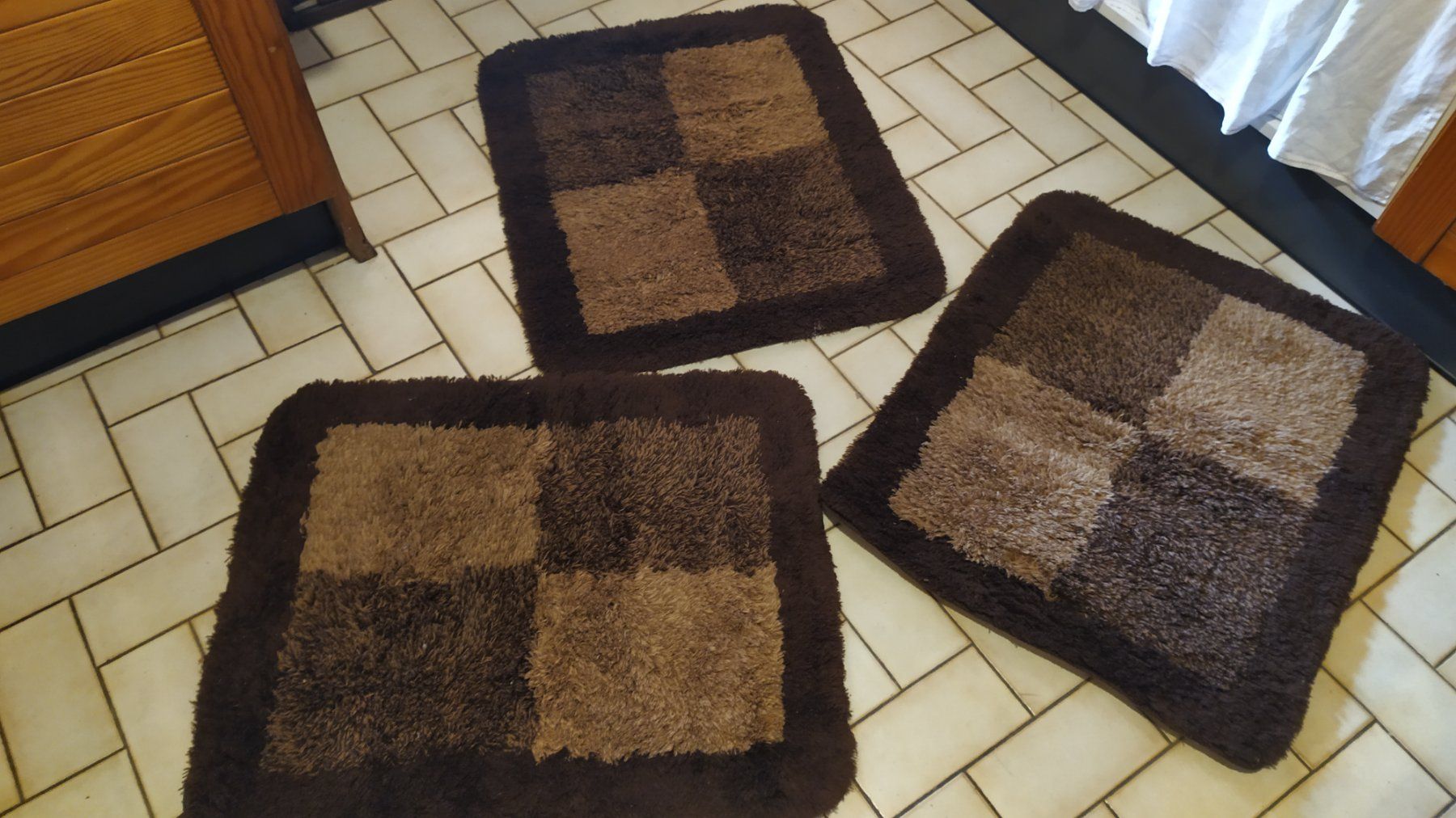 Tapis: 3 tapis de bain épais, brun – D'occasion à Chezard St-Martin par Loucail
