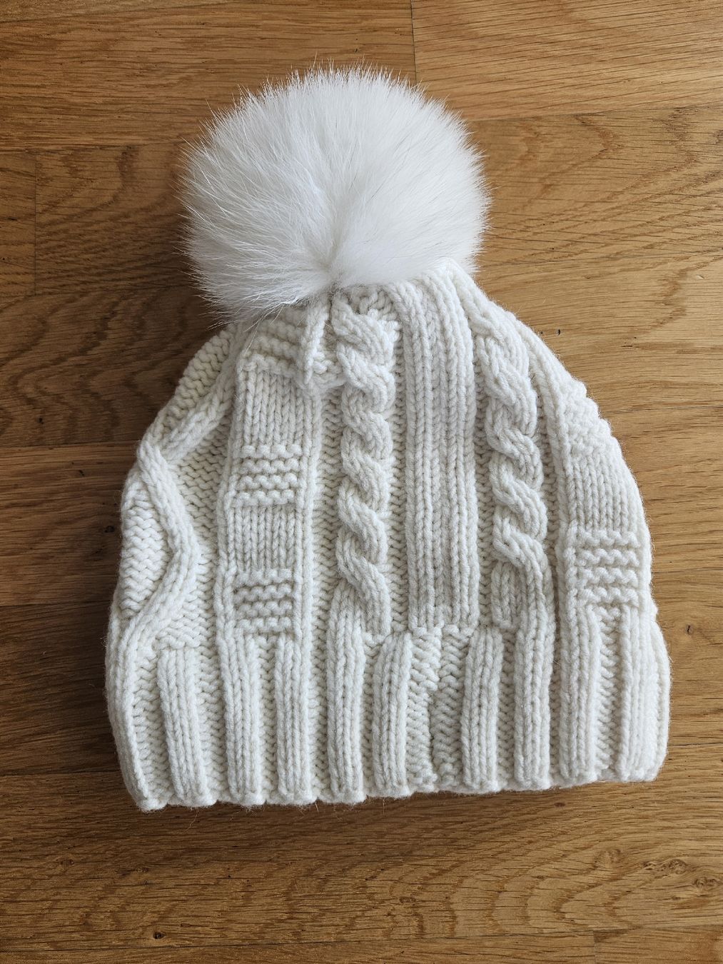 Copricapi, berretti & cappellini: Bonnet Saas-Fee blanc avec pompon – Nuovo (secondo la descrizione) da Morges venduto da Mlle_Croft_91 1