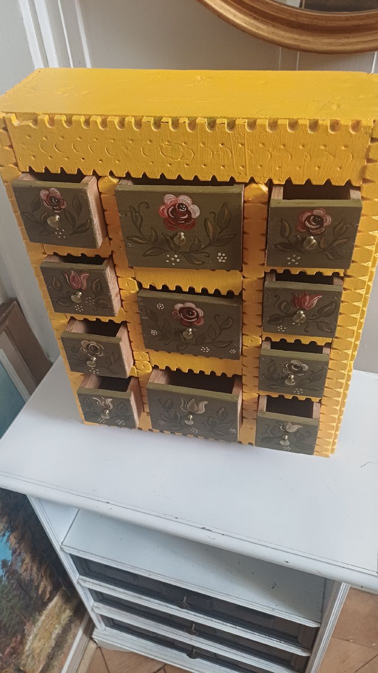 Cassettiere: Antikes Schubladen Schränkli  – Usato da Flawil venduto da Naphtali 9
