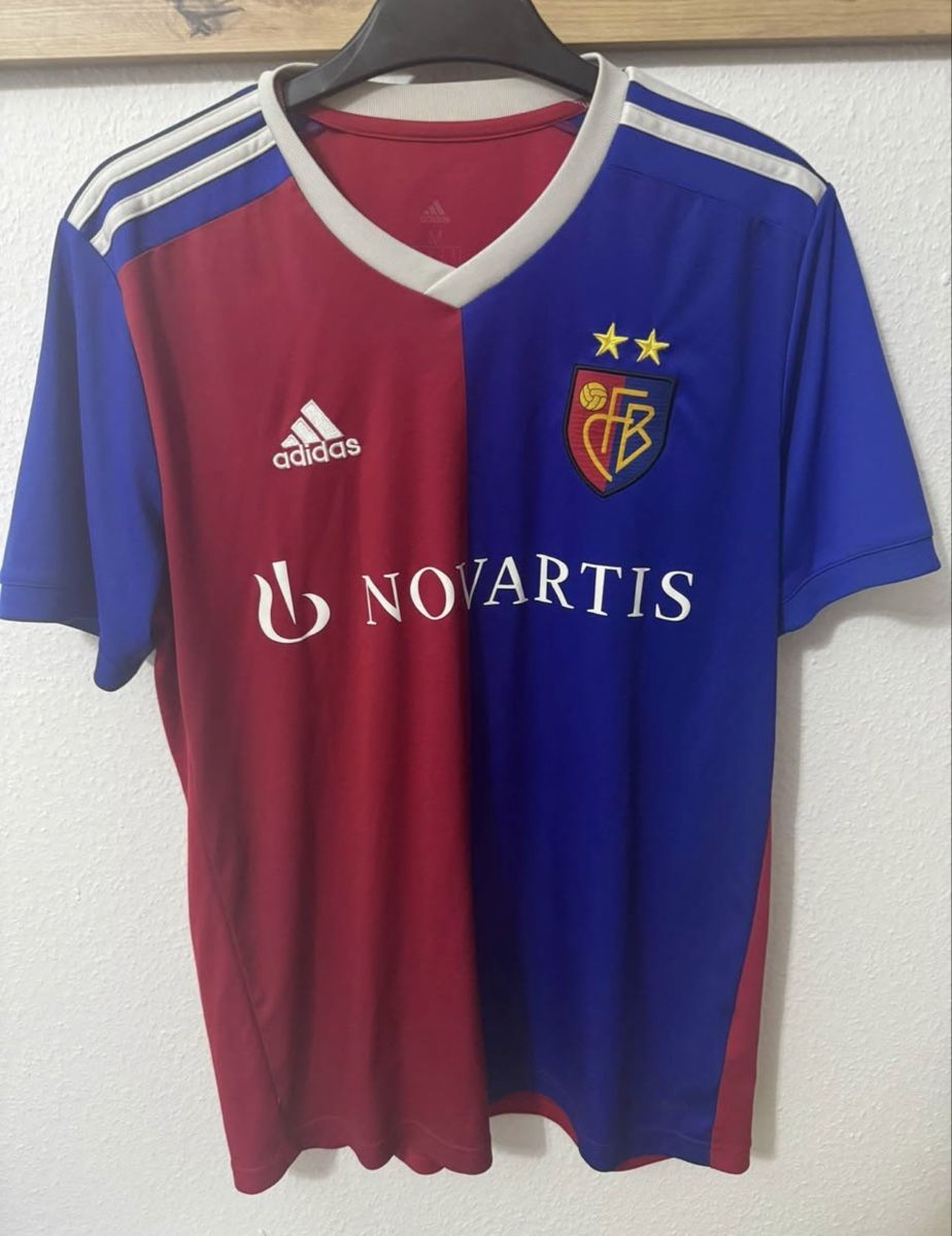 FC Basel Leibchen & Hosen: FC Basel Heimtrikot 2017/18 – Gebraucht aus Arlesheim von N.Redi