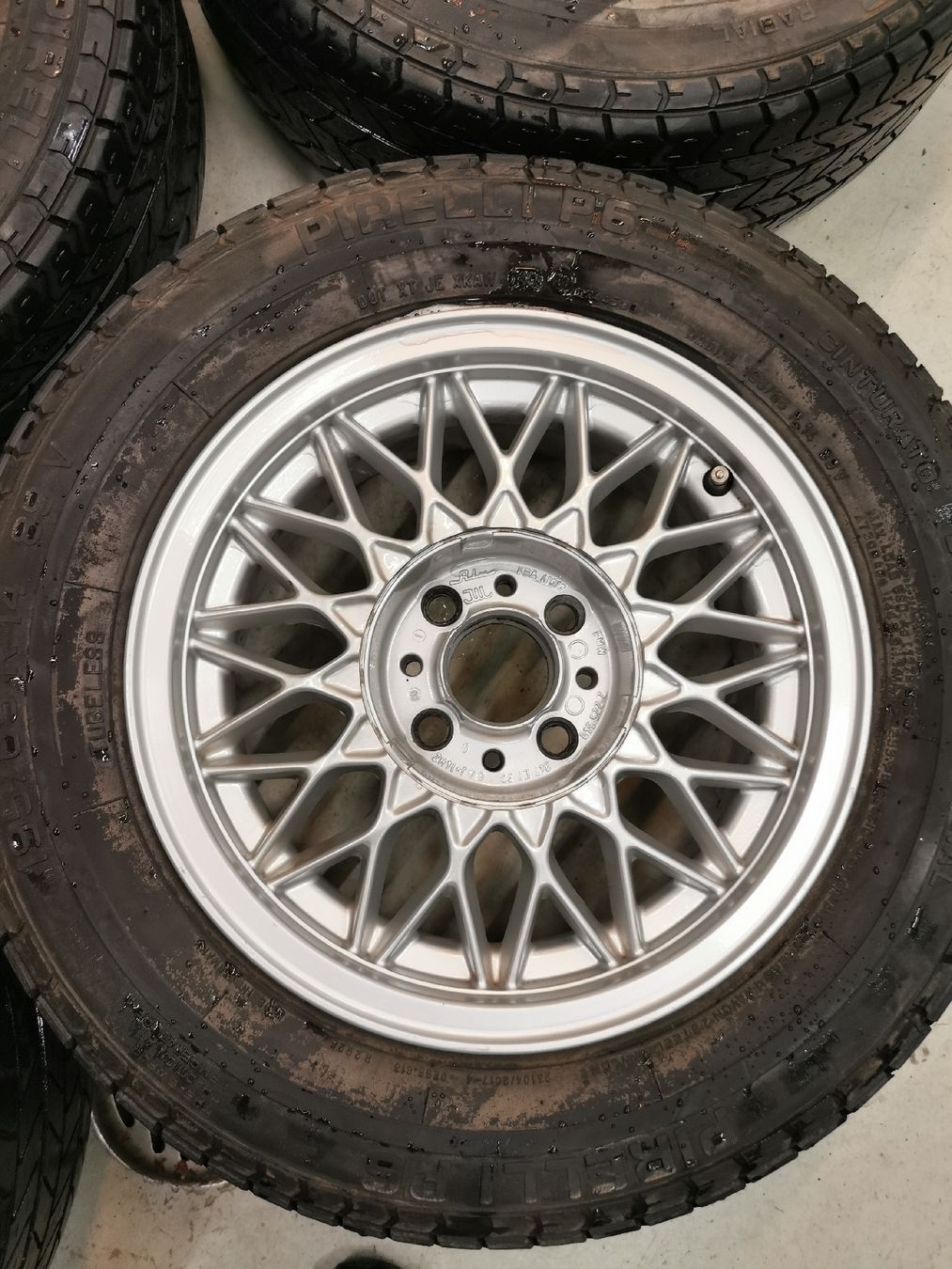 BMW Cerchioni: BMW e30 Kreuzspeichenfelgen 4x100 – Usato da Altstätten SG venduto da zickzack04 2