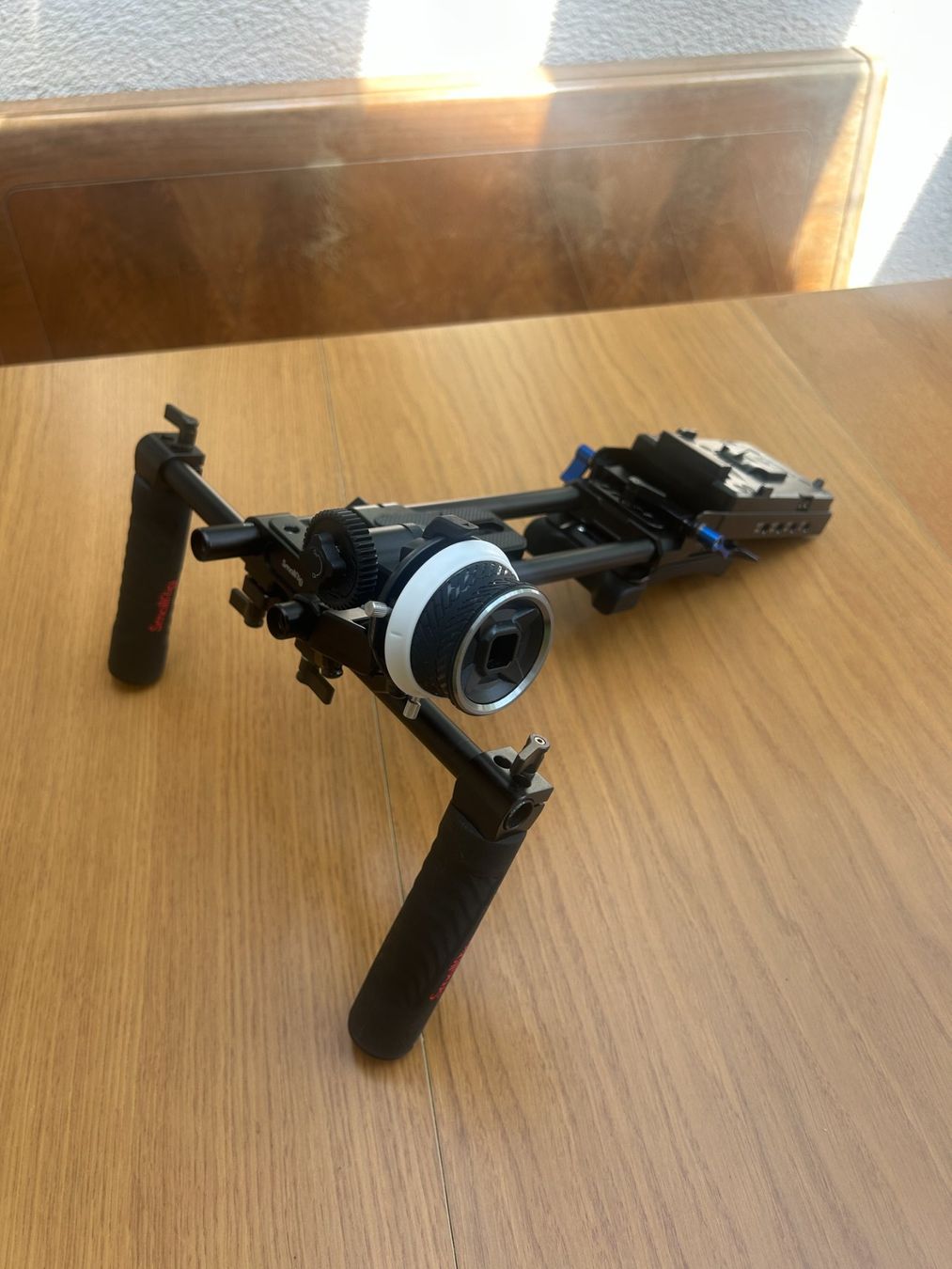 Smallrig Sonstiges Zubehör: SmallRig Shoulder Rig Set inkl. Follow Focus & MoMan V-Mount – Gebraucht aus Lenzburg von Joerebemi