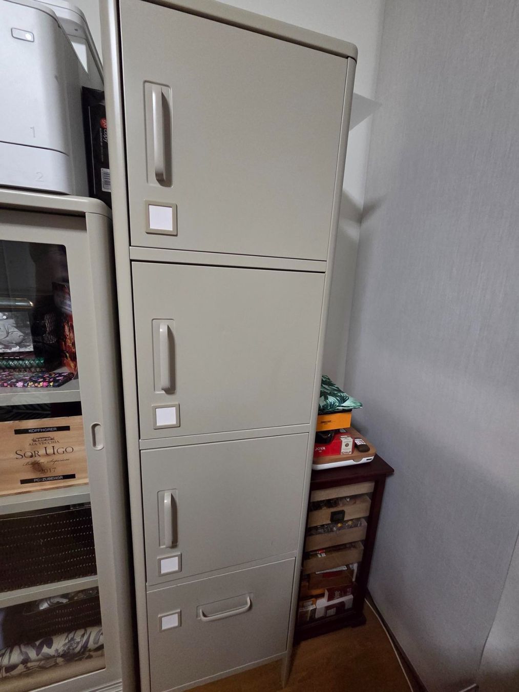 Armadi: 1 Metallhochschränke IKEA Programm  Idäsen Schnäppchen – Usato da Rheinfelden venduto da Saunamanfan