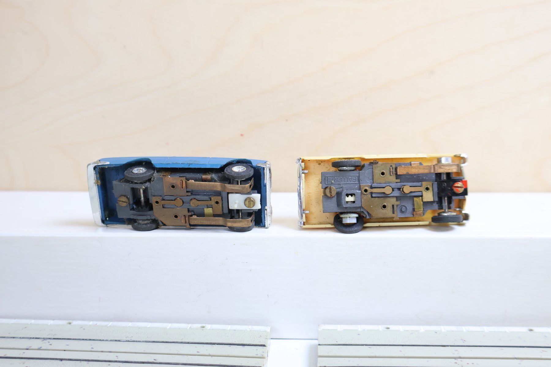 Modellini di ferrovie: FALLER AMS - 2 x Autos mit Motor + Schienen – Usato da Winterthur venduto da Monstera 7