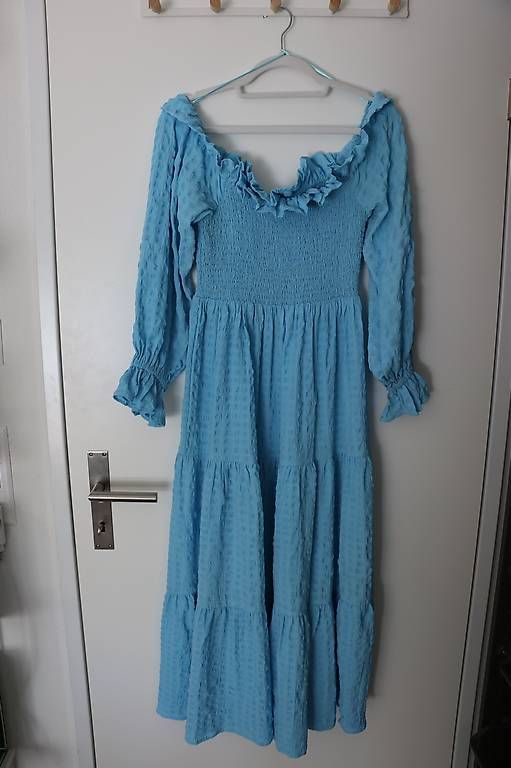 Kleider: Hellblaues Off the Shoulder Midi-Kleid von Gina Tricot – Gebraucht aus Männedorf von Topojasa
