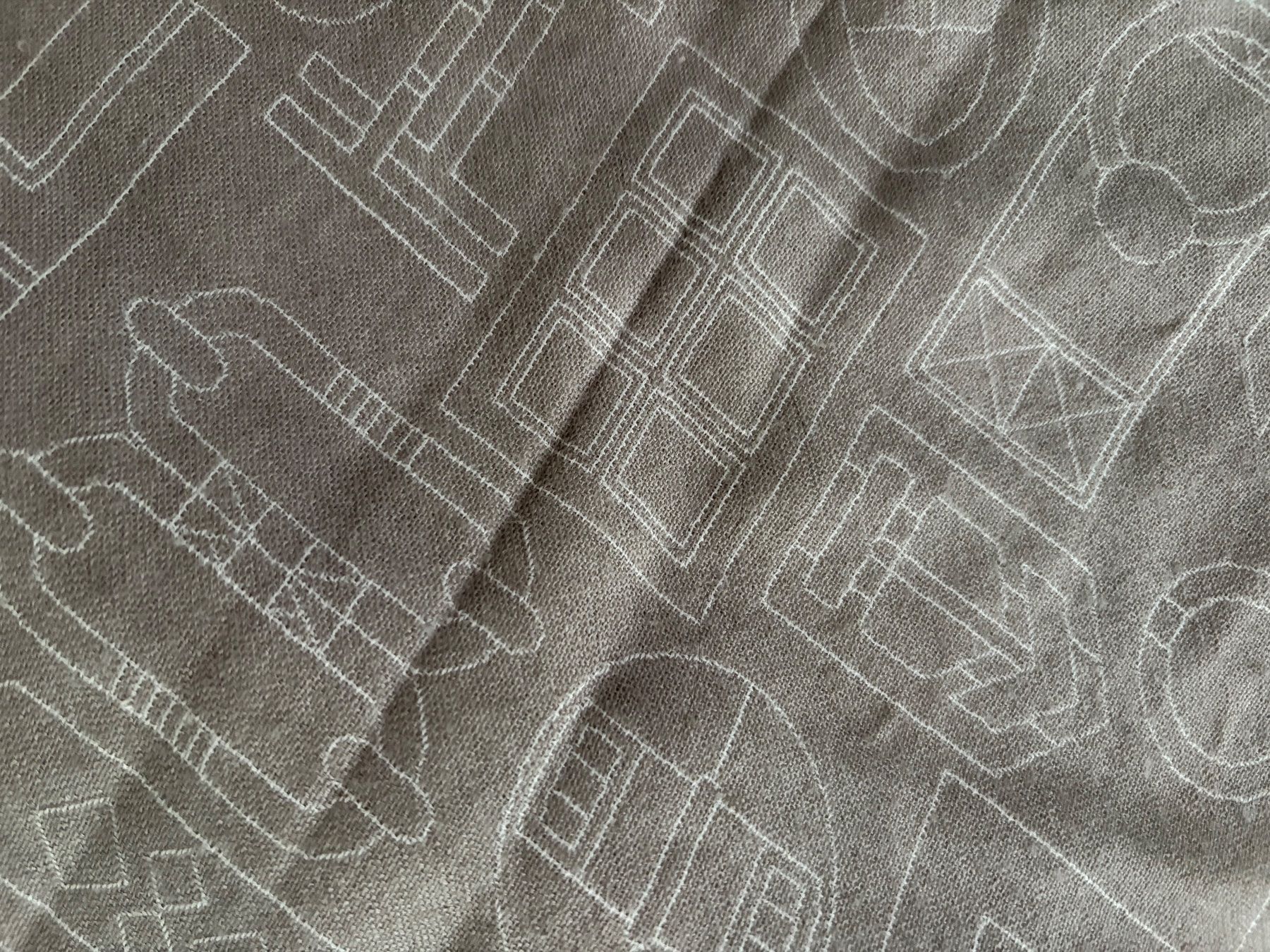 Hermès Foulard & Sciarpe: Écharpe Hermès Réversible "Pièces Détachées" – Usato da Cologny venduto da PINKCLOSET 4