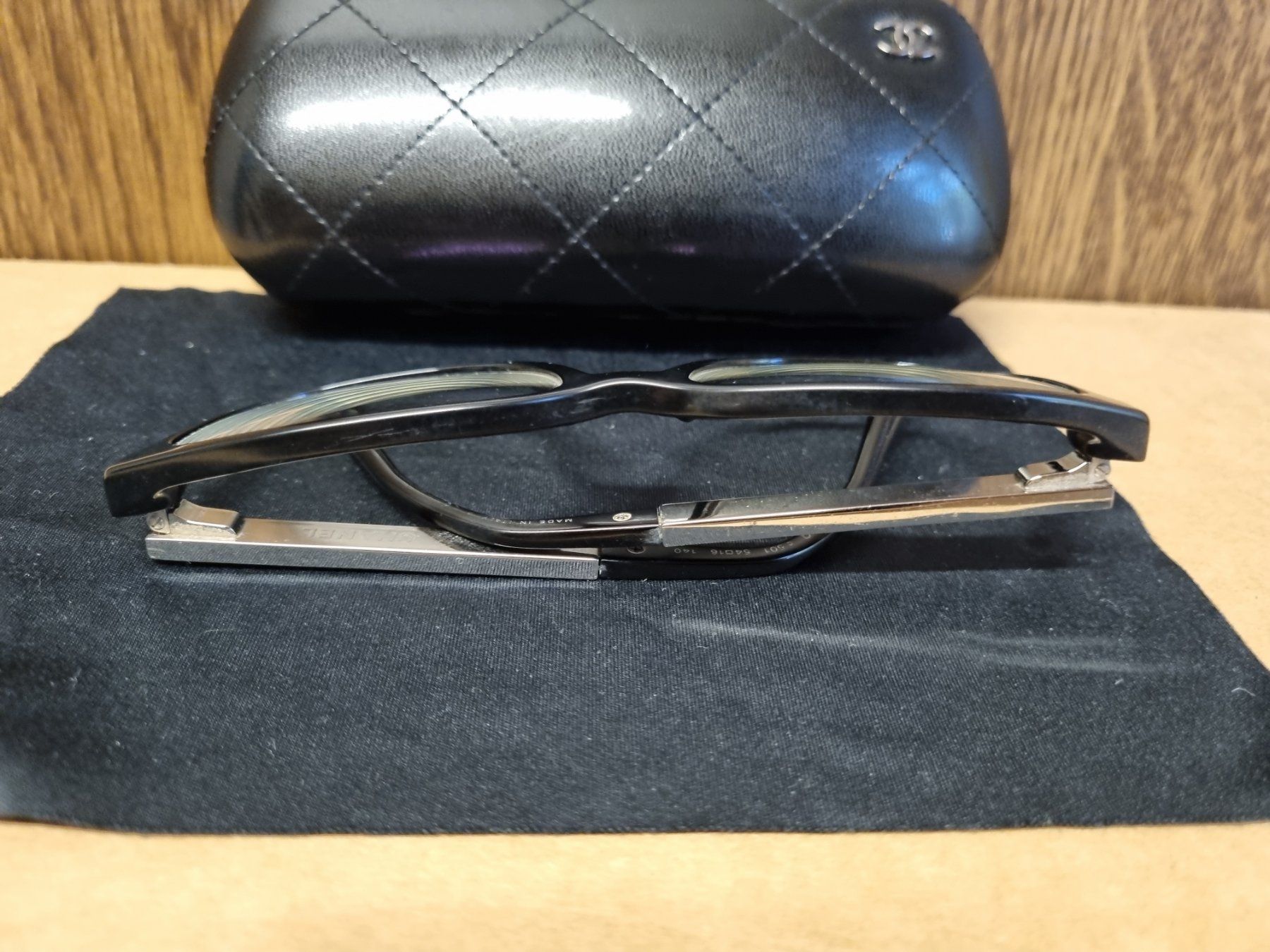 Chanel Occhiali & Lenti: Chanel Brille mit Etui Schwarz – Usato da Schaffhausen venduto da Leveron13 2