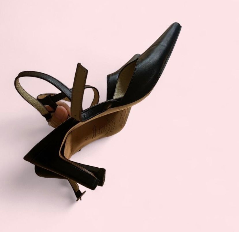 Scarpe da donna: Schwarze Kitten Heels – Usato da Bern venduto da sel_v6l2 2