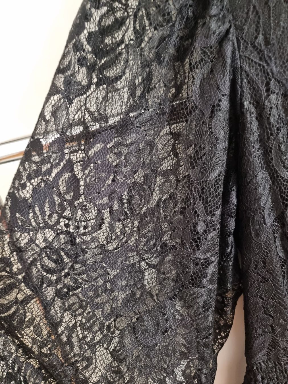 Kleider: EXPRESS - Schwarzes Minikleid aus Spitze – Gebraucht aus Zürich von Nala2811 2