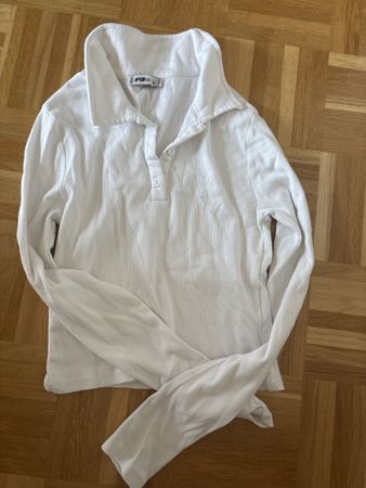 Weisses Crop Top langarm
