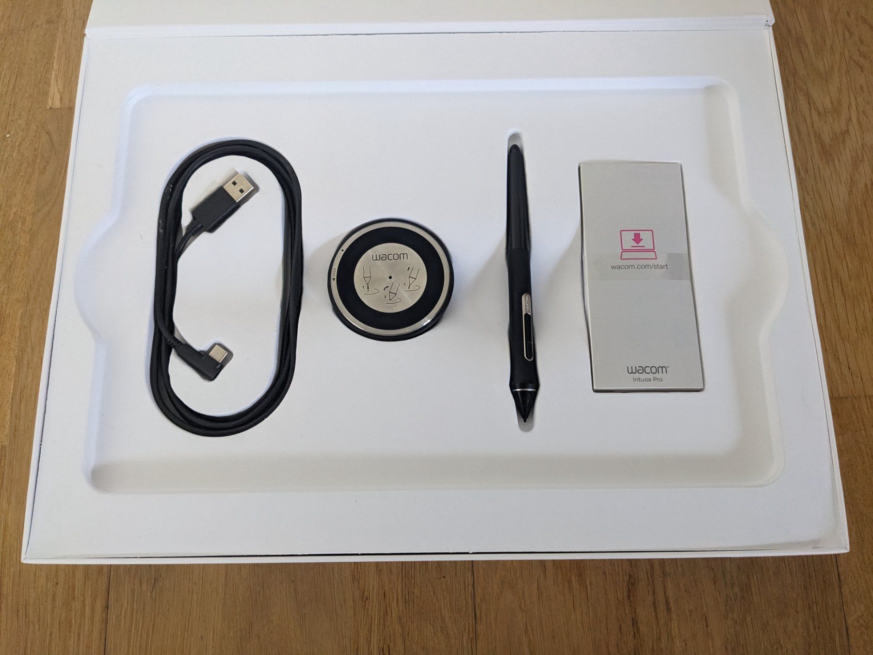 Wacom Tablet PC: Wacom Intuos Pro M Grafiktablett – Usato da Zürich venduto da mis_dg88 4