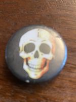 Cooler Halloween anstecket Totenkopf-Motiv, Rarität!