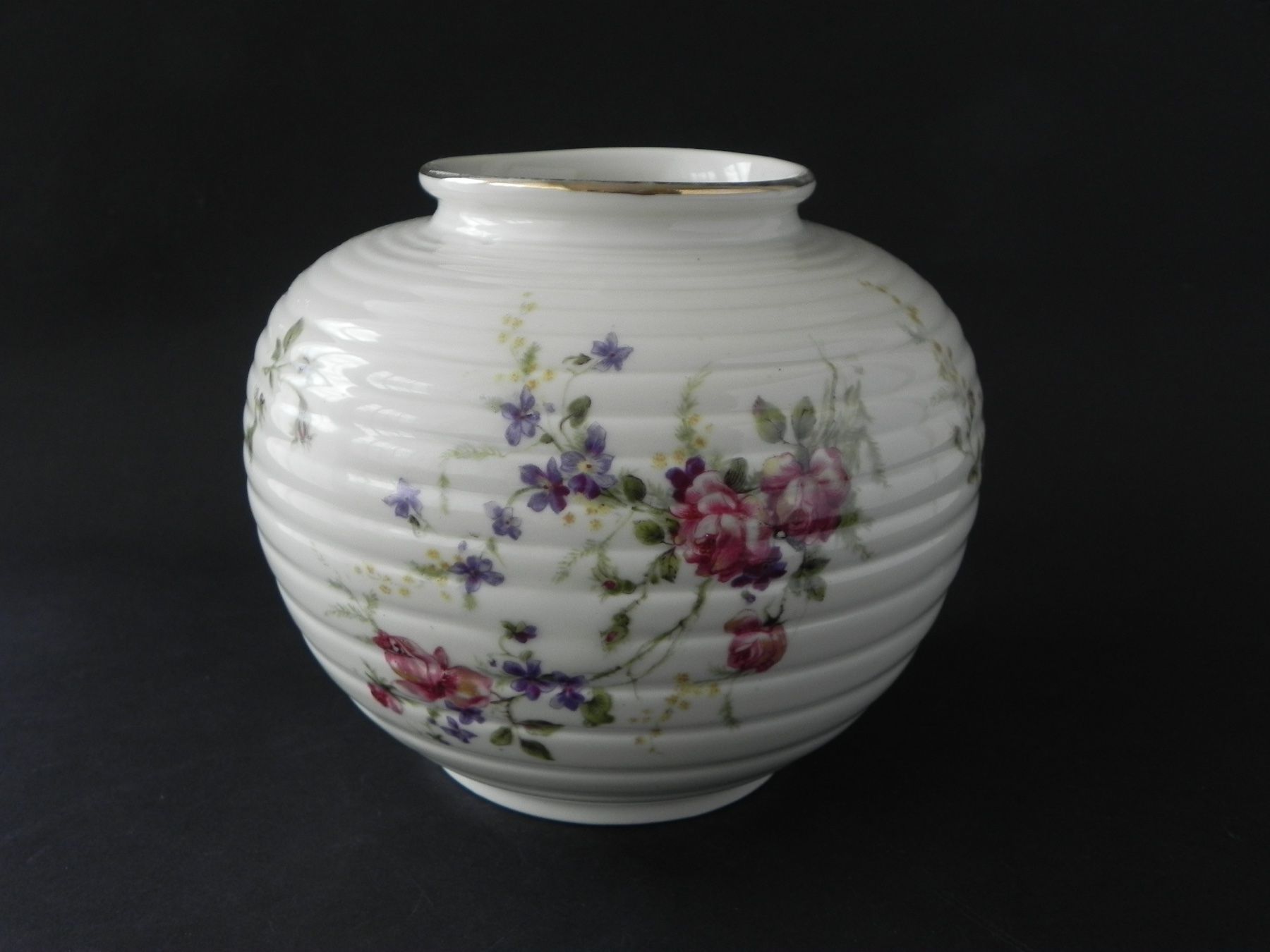 Vasi & Recipienti: Grosse schöne Vase gerippt von Langenthal 1946 – Usato da Zürich venduto da LodgE-21