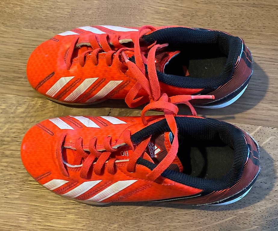 Adidas Scarpe per ragazzi: Adidas Hallenschuhe Gr. 33 – Usato da Luzern venduto da Nicu2006