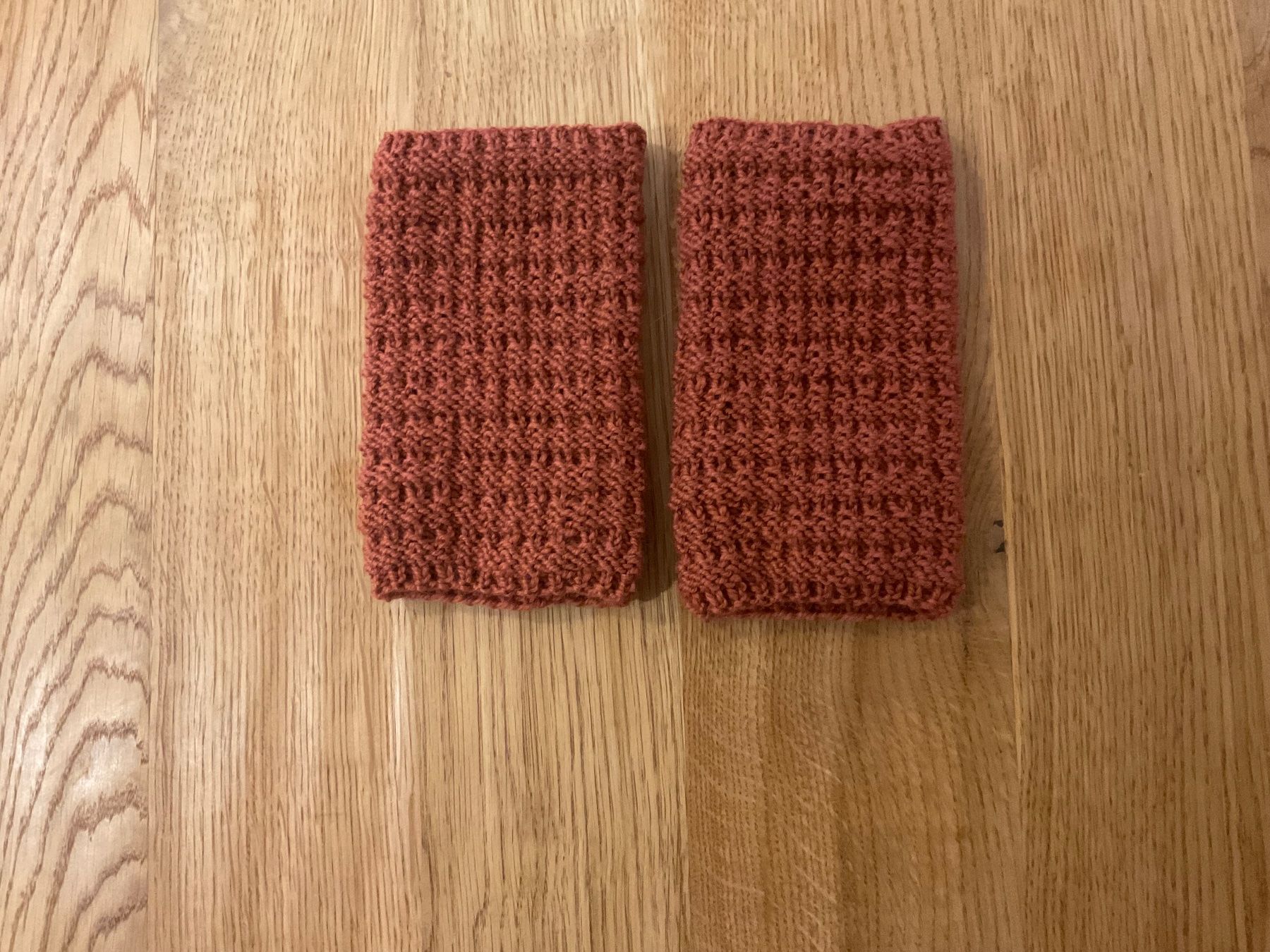 Guanti & manicotti: Handgestrickte Pulswärmer Amedisli Rostrot – Nuovo (secondo la descrizione) da Wetzikon ZH venduto da FeeF