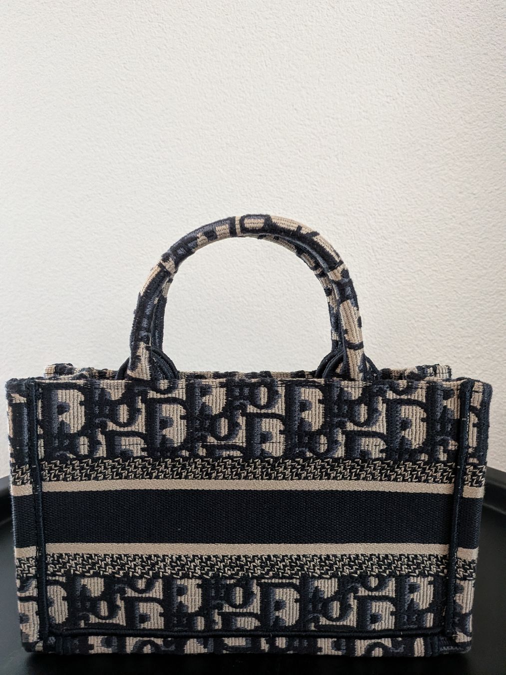 Dior Borse da donna: Christian Dior Book Tote Mini Bag with Strap – Nuovo (secondo la descrizione) da Morges venduto da dhi_y2qk 2