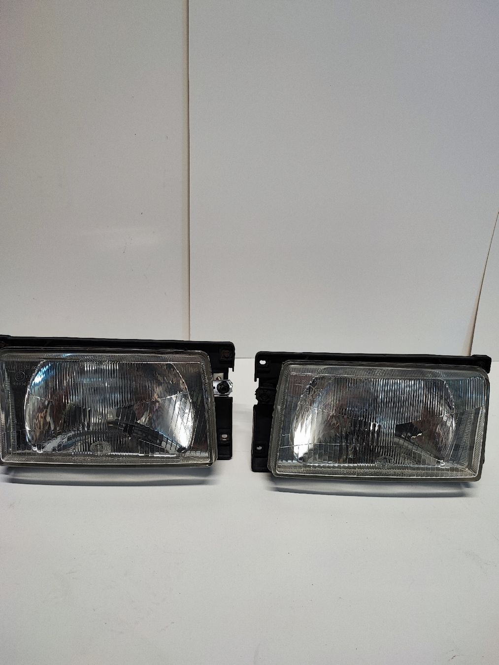 VW Fari: Original Vw Polo G40 Scheinwerfer L+R – Usato da Benken SG venduto da Santoc1
