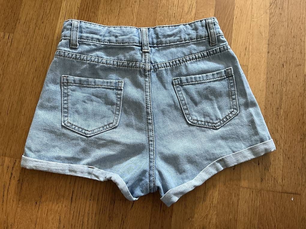 Pantalons: kurze mädchen Hose Gr.10-11Y – D'occasion à Wildhaus par Yoursports
