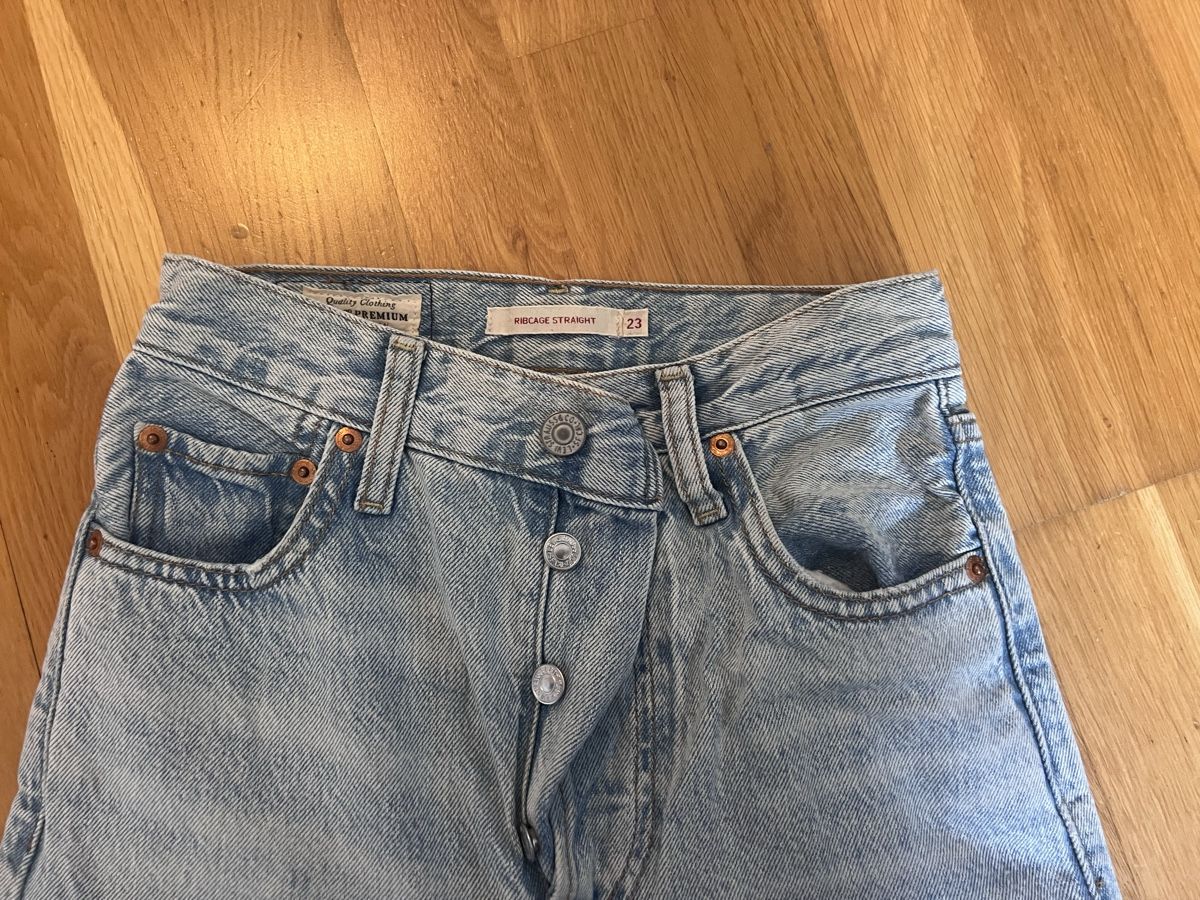 Levi's Jeans: Jeans Levi's  hellblau Grösse W23  – Usato da Lenzburg venduto da Icond 1