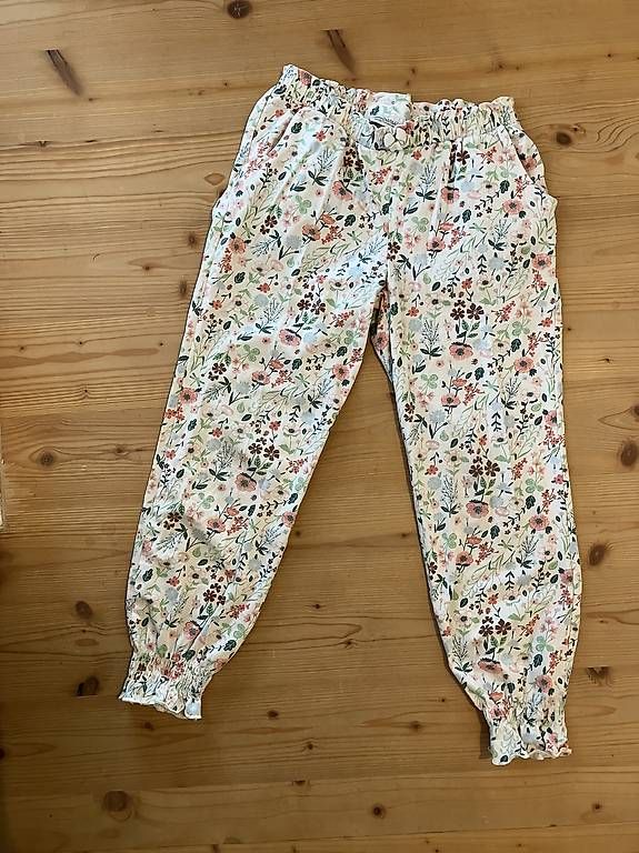 Pantalons: Sommerhose Gr.134 – D'occasion à Brunnadern par Bumlebee