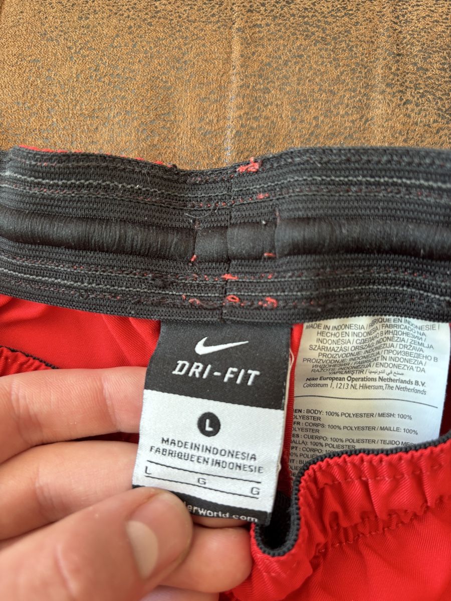 Pantaloni: Short Nike Dri-Fit rouge, Taille L – Nuovo (secondo la descrizione) da Chamblon venduto da lorisbertschi 1