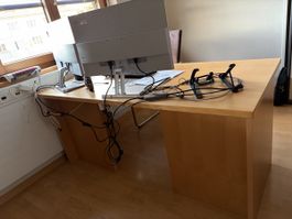 Schreibtisch und Bürotisch