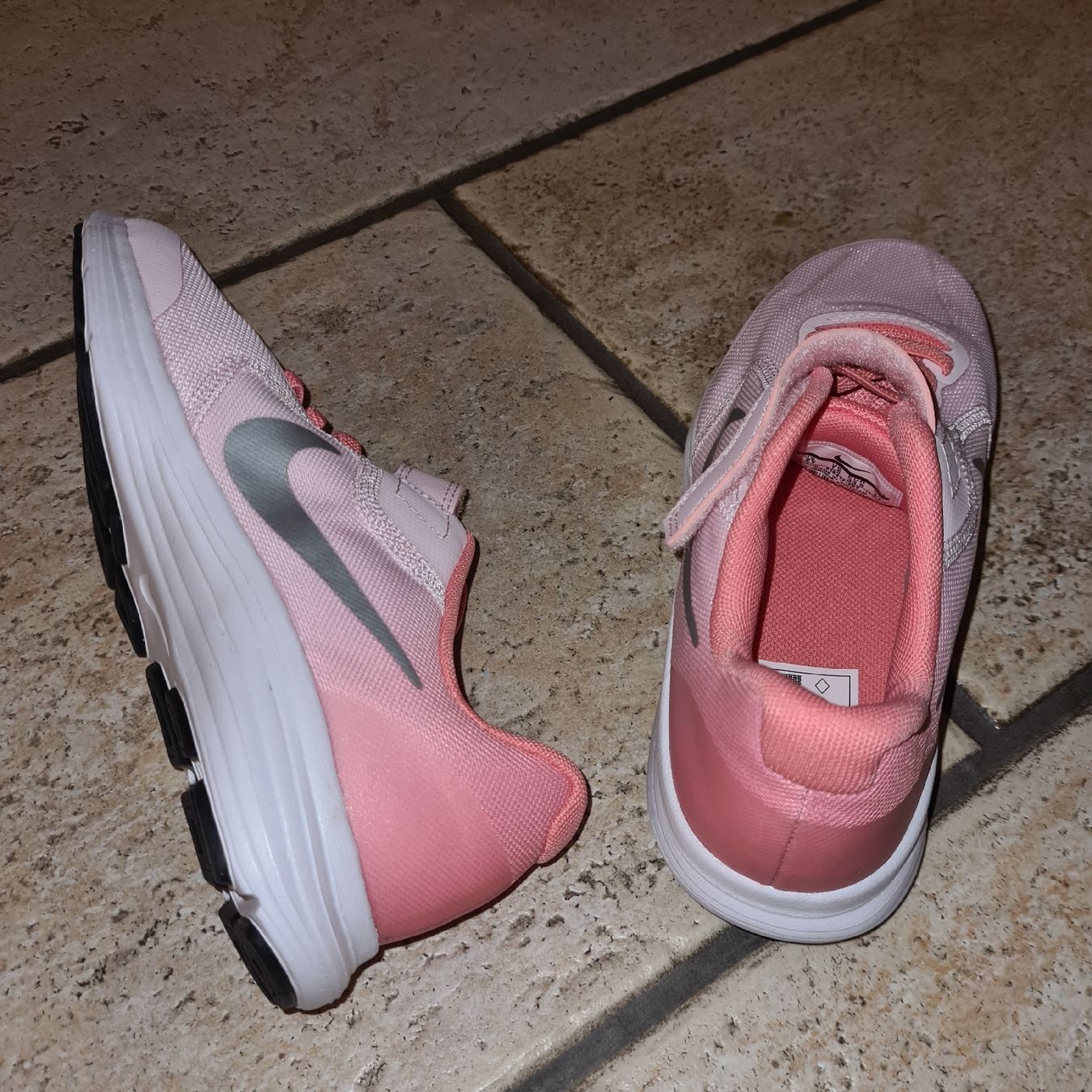 Scarpe per ragazze: Nike Turnschuhe – Nuovo (secondo la descrizione) da Niederglatt ZH venduto da Conucci 1