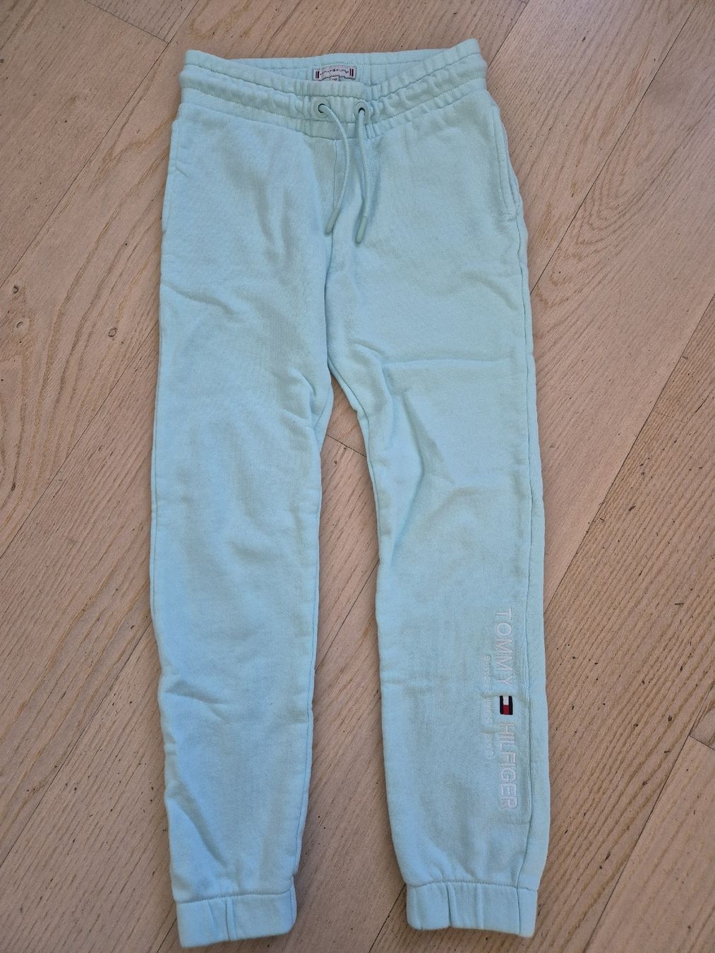 Tommy Hilfiger Pantaloni: Tommy Hilfiger Trainerhosen 122 – Nuovo (secondo la descrizione) da Aeugst am Albis venduto da miizli