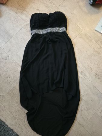 Elegantes schwarzes Kleid mit Spitze & Steinen 