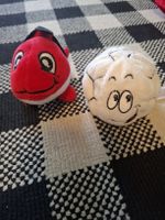 Zwei Plüschfiguren Fisch und Fussball guter Zustand